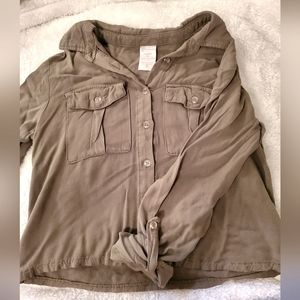 No Boundaries Woman's Button Up Collared Shirt Olive Green Color